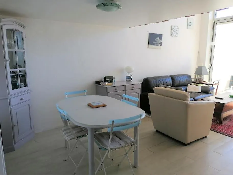 Apartment Appartement Corail, Vue Plongeante Sur La Mer Fréjus