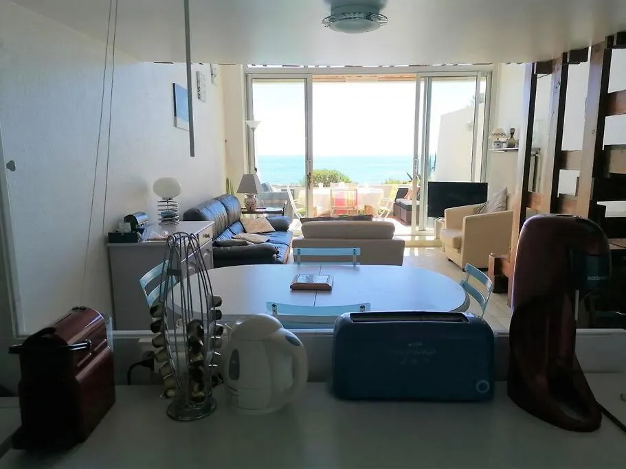 Apartment Appartement Corail, Vue Plongeante Sur La Mer Frejus